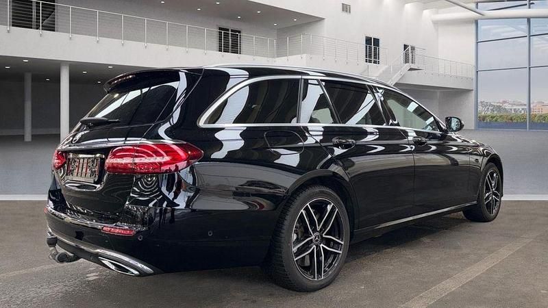 Gebraucht Mercedes E300 194 PS (142 kW) 2022 Schwarz Kombi