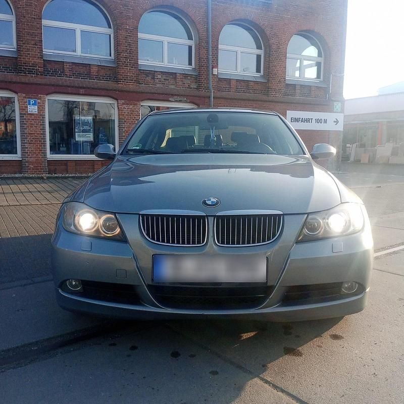 Second-hand BMW 325 90 CP (66 kW) 2005 Argintiu Berlinǎ