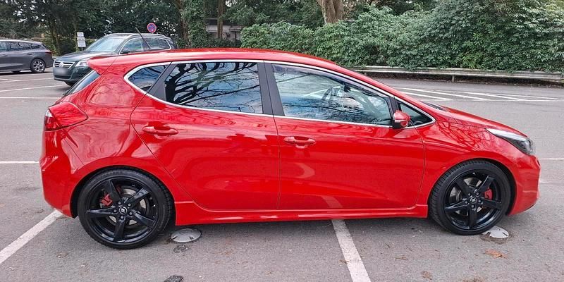 Gebraucht Kia Ceed GT GT-Track 204 PS (150 kW) 2016 Rot Limousine