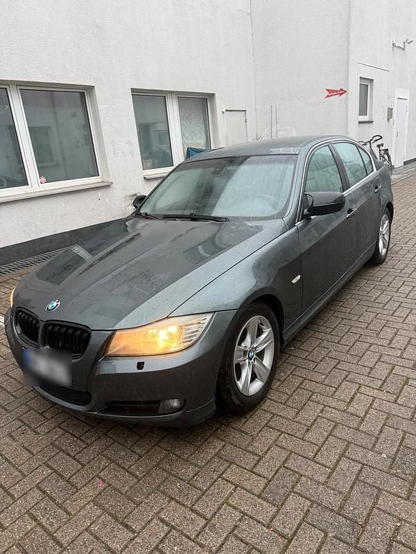 Gebraucht BMW 318 143 PS (105 kW) 2009 Grün Limousine