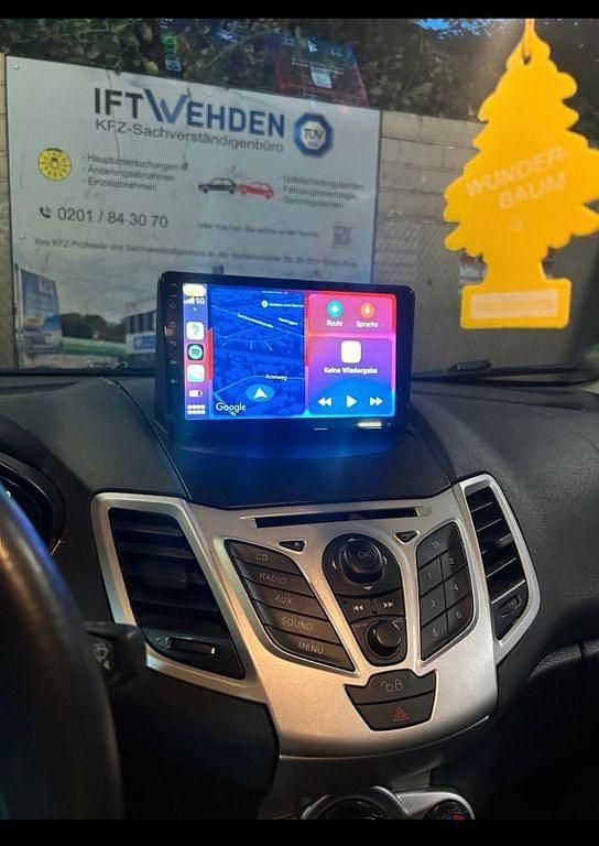 Gebraucht Ford Fiesta Ambiente 60 PS (44 kW) 2012 Schwarz Kleinwagen