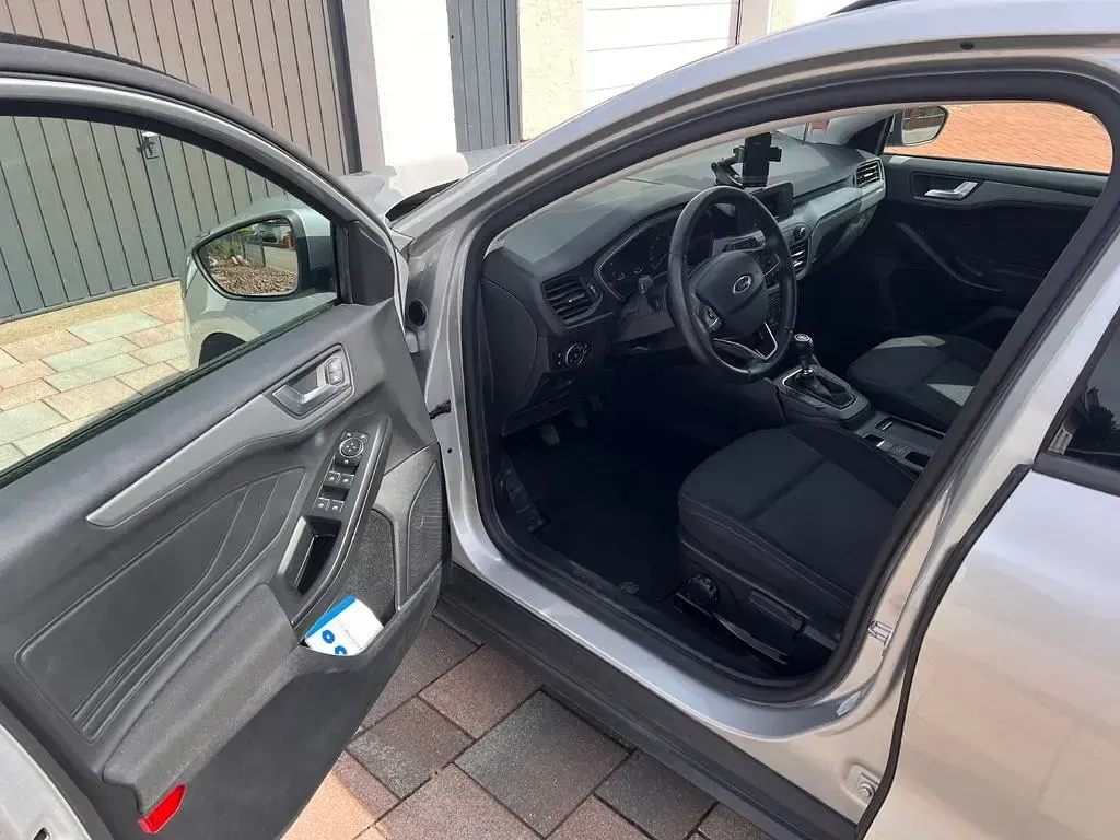 Gebraucht Ford Focus Trend 101 PS (74 kW) 2021 Silber Limousine