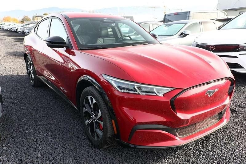 Lucidrot metallic Neu 2025 Ford Mustang Mach-E Premium SUV | 44.107 € (Superpreis) - Bild 1/4