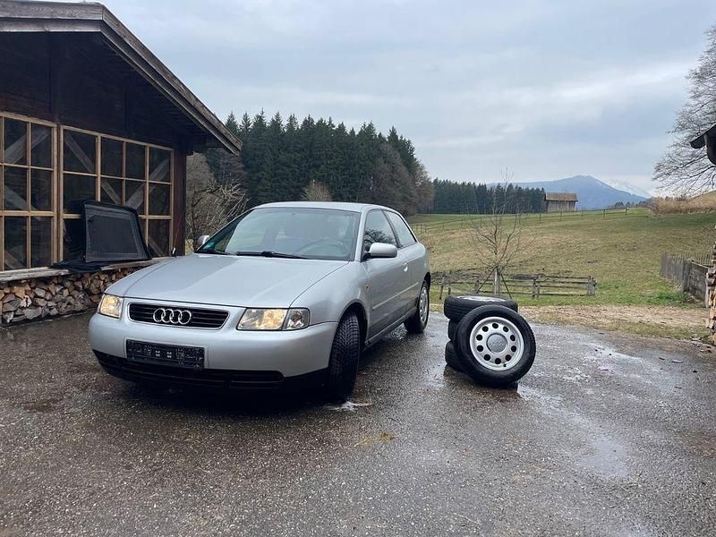 Gebraucht Audi A3 Ambiente 101 PS (74 kW) 1999 Silber Kleinwagen