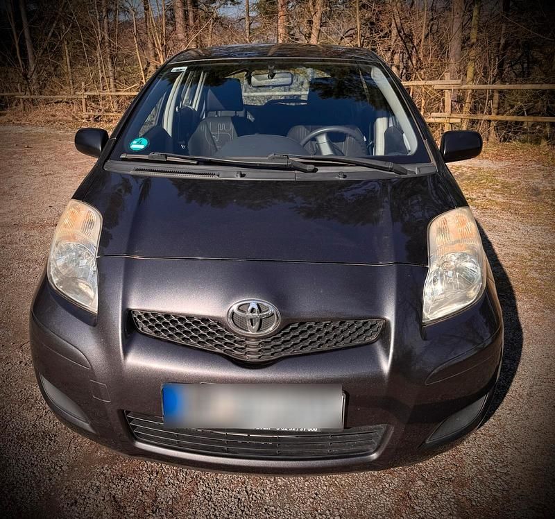 Gebraucht Toyota Yaris 100 PS (73 kW) 2009 Grau Kleinwagen