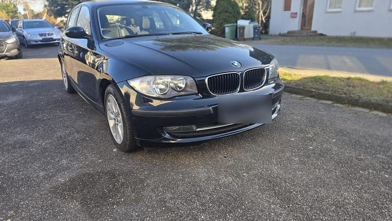 Gebraucht BMW 120 122 PS (89 kW) 2009 Schwarz Kleinwagen