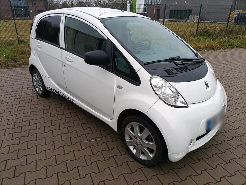 Weiß Gebraucht 2012 Peugeot iON Kleinwagen | 2.700 € (Guter Preis) - Bild 1/4