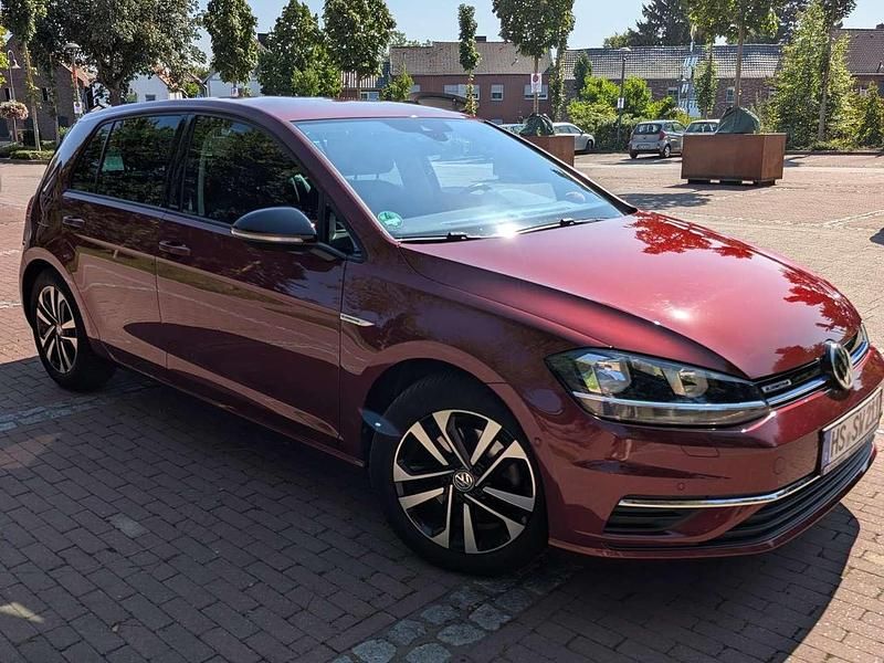 Rot Gebraucht 2020 VW Golf VIII IQ Drive Limousine | 16.250 € (Superpreis) - Bild 1/4