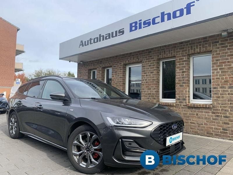 Grau Gebraucht 2023 Ford Focus ST-Line X Limousine | 20.990 € (Guter Preis) - Bild 1/4