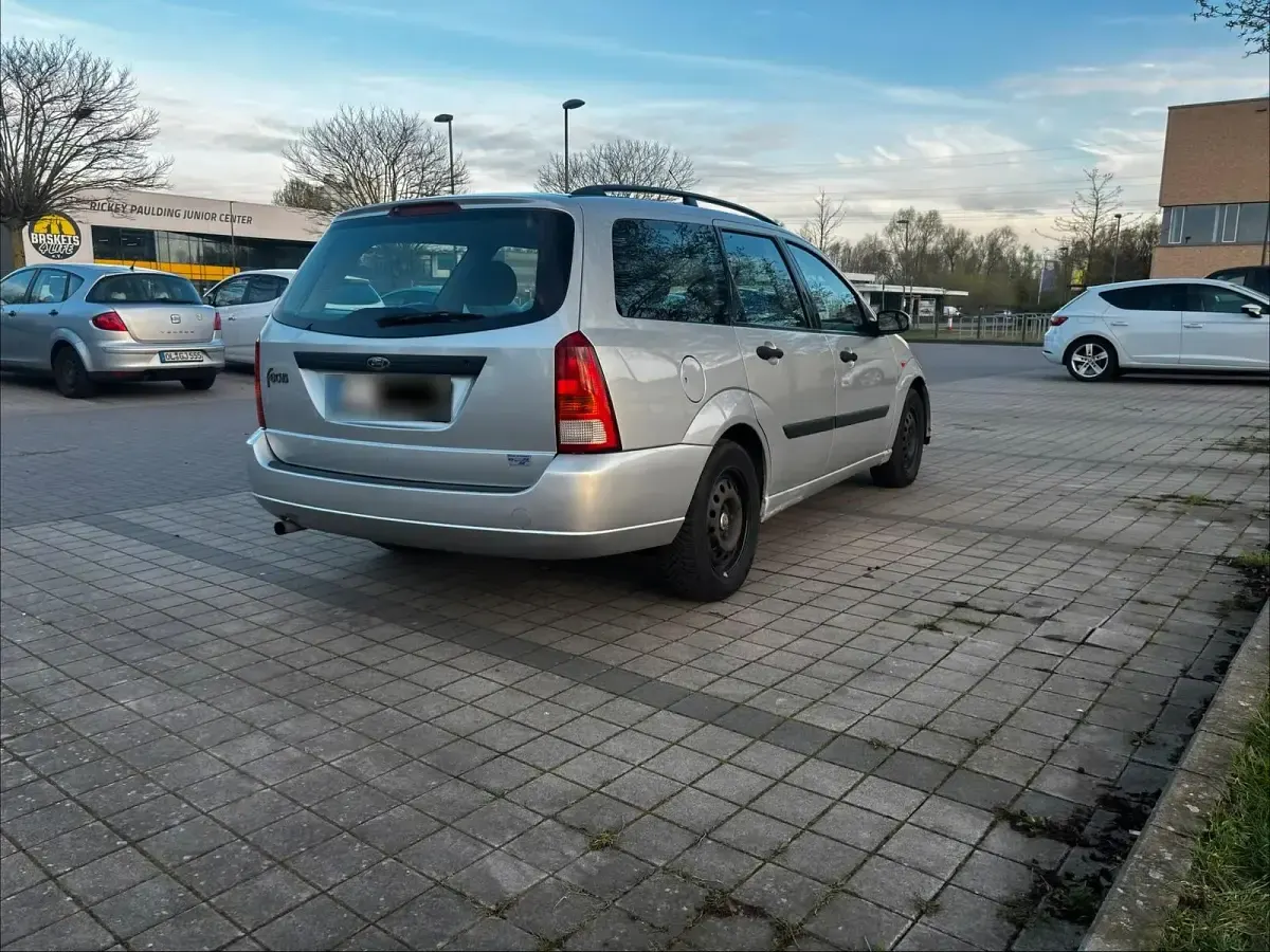 Gebraucht Ford Focus 75 PS (55 kW) 2001 Silber Kombi