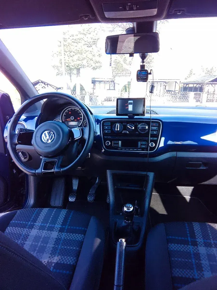 Usado VW up! CLUB 75 CV (55 kW) 2016 Púrpura Utilitario