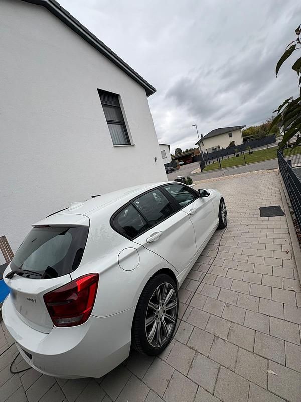 Gebraucht BMW 114 105 PS (77 kW) 2012 Weiß Kleinwagen