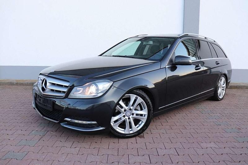Gebraucht Mercedes C220 170 PS (125 kW) 2012 Magnetitschwarzperleffektmet Kombi