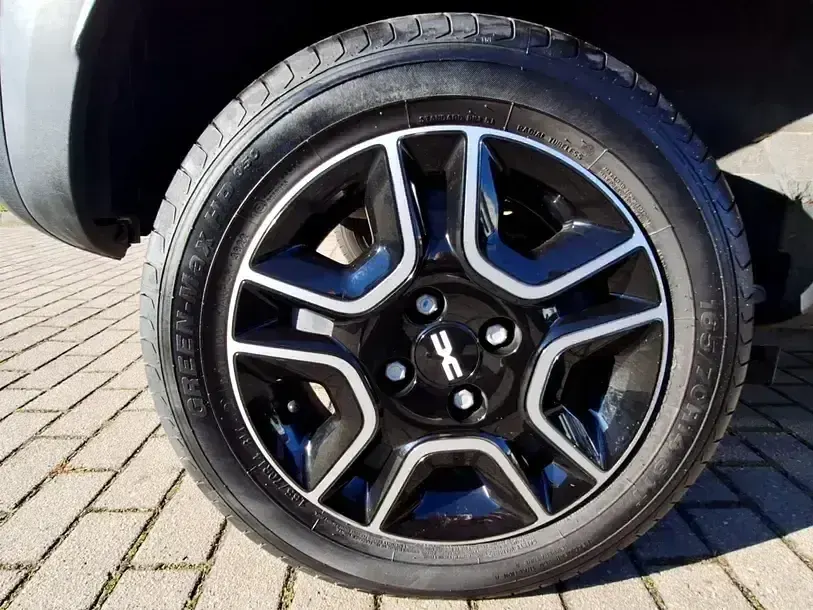 Usado Dacia Spring Essentiel 33 kW (45 CV) 2023 Plateado Utilitario