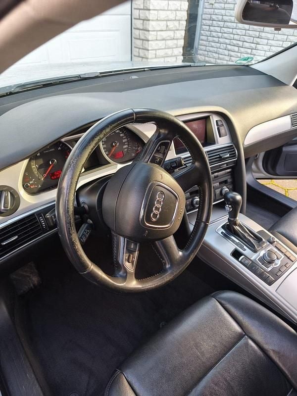 Silber Gebraucht 2011 Audi A6 Comfort Kombi | 5.890 € (Guter Preis) - Bild 1/4