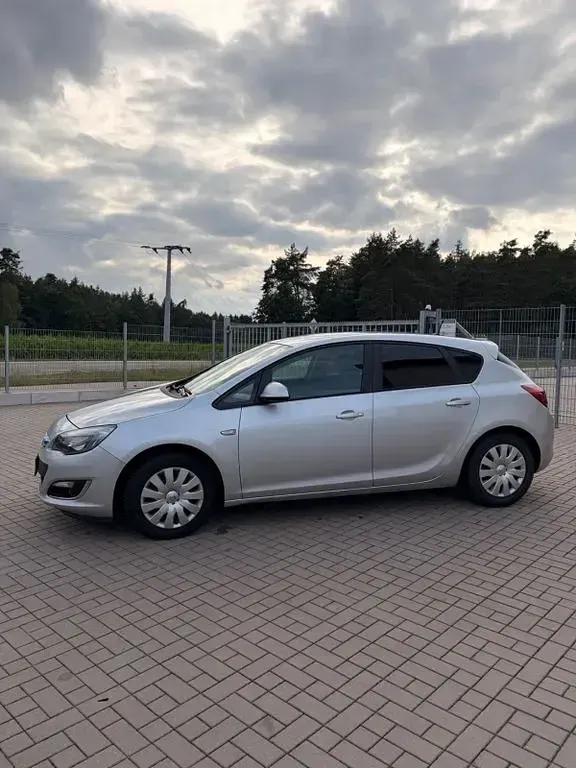 Gebraucht Opel Astra Edition 140 PS (102 kW) 2012 Silber Limousine