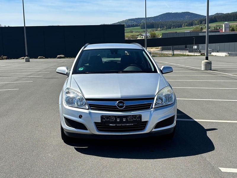 Gebraucht Opel Astra Edition 116 PS (85 kW) 2008 Silber Kombi