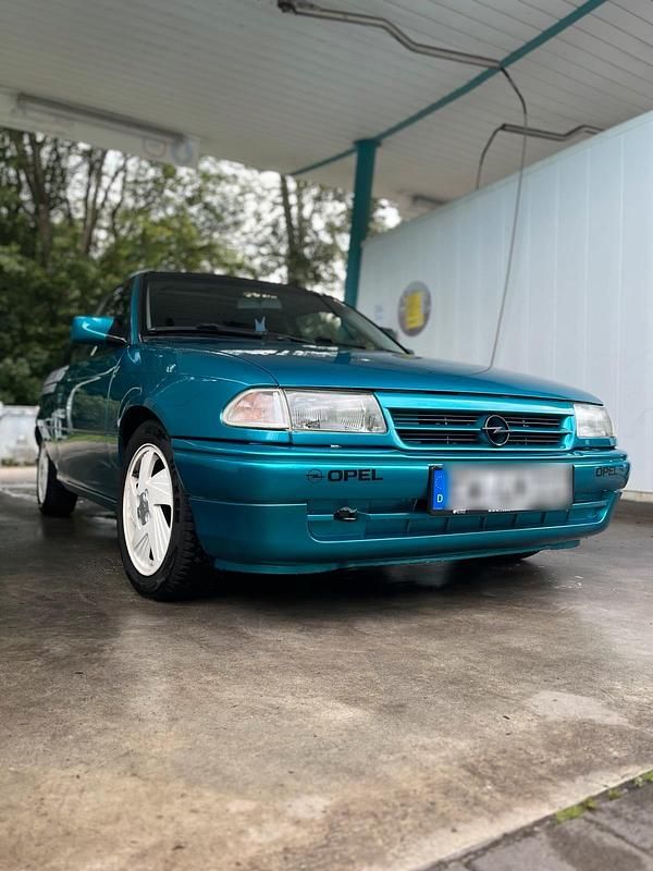 Blau Gebraucht 1995 Opel Astra Kleinwagen | 2.500 € - Bild 1/2