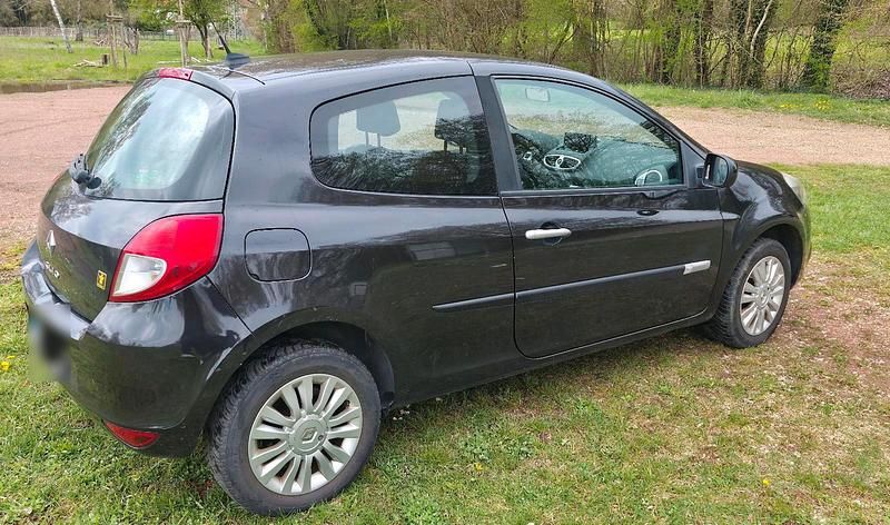 Brugt Renault Clio II 74 HK (54 kW) 2011 Sort Hatchback