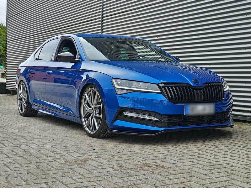 Blau Gebraucht 2020 Skoda Superb Limousine | 25.000 € (Fairer Preis) - Bild 1/4