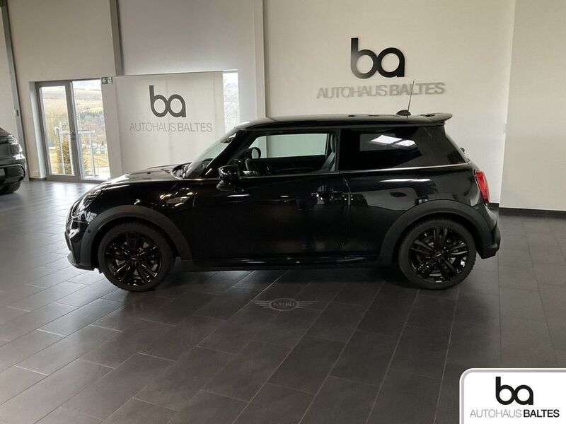 Gebraucht Mini John Cooper Works 178 PS (130 kW) 2024 Midnight black ii met. Kleinwagen