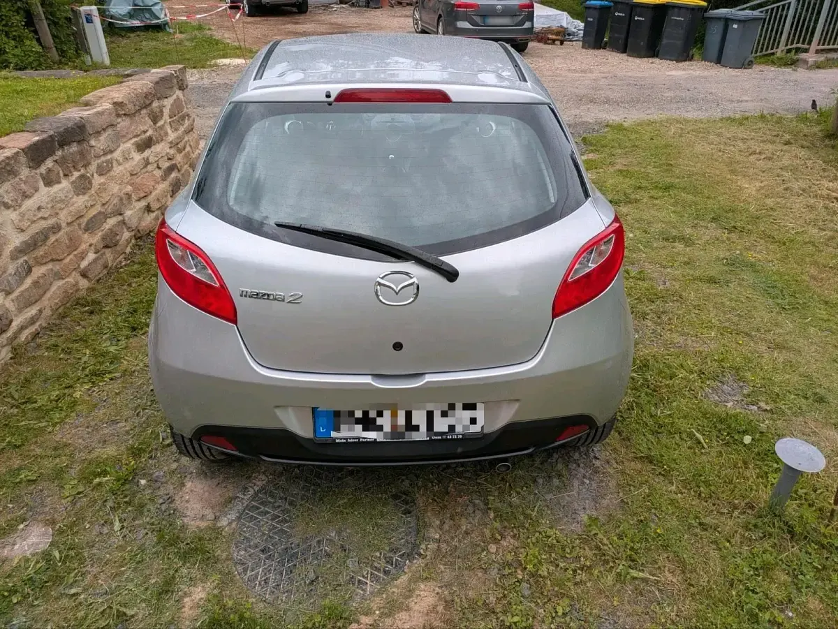Gebraucht Mazda 2 75 PS (55 kW) 2009 Silber Kleinwagen