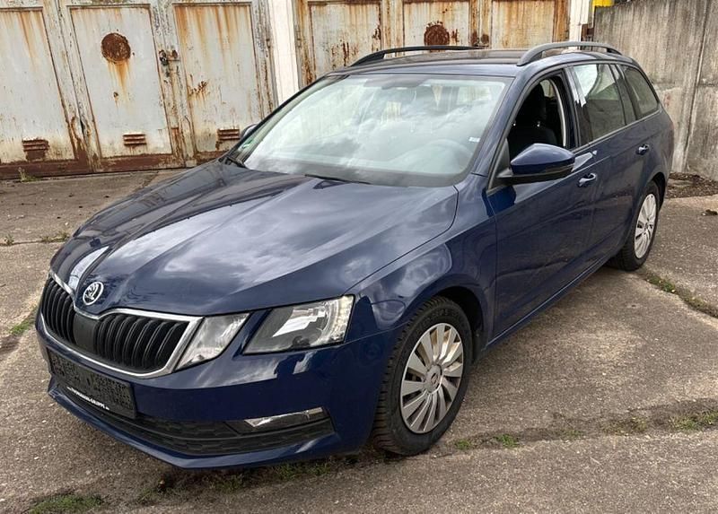 Blau Gebraucht 2017 Skoda Octavia Kombi | 6.900 € (Superpreis) - Bild 1/4
