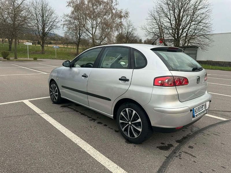 Używany Seat Ibiza Fresh 75 KM (55 kW) 2004 Srebrny Hatchback