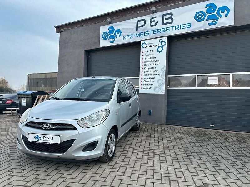 Gebraucht Hyundai i10 Edition 69 PS (50 kW) 2013 Silber Kleinwagen
