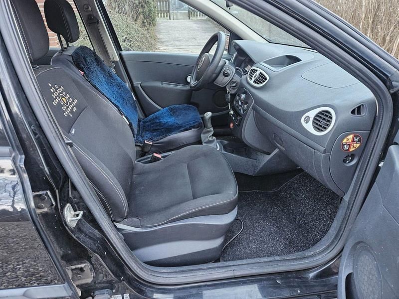 Gebraucht Renault Clio IV Expression 75 PS (55 kW) 2012 Schwarz Kleinwagen