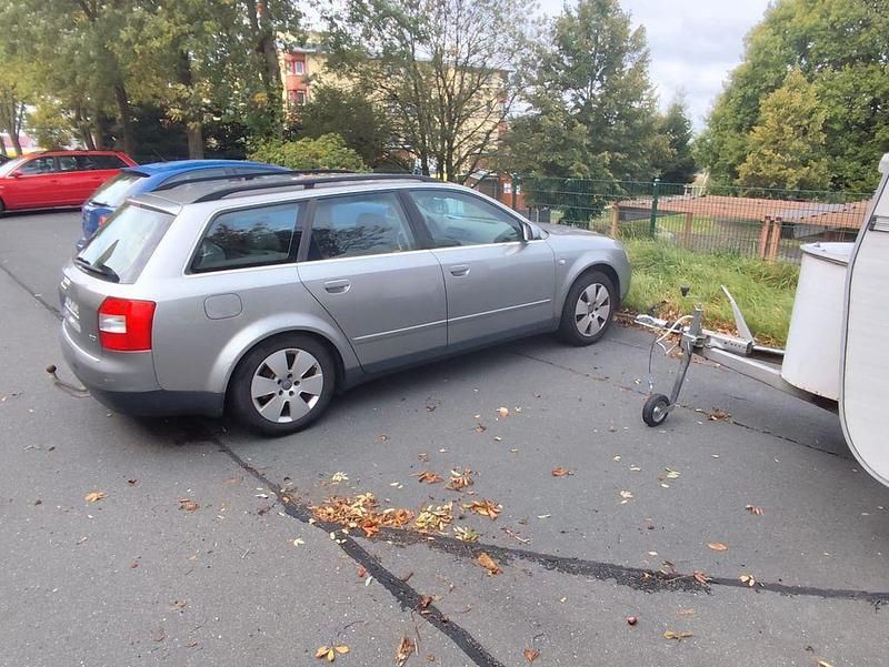Grau Gebraucht 2001 Audi A4 Kombi | 1.499 € (Guter Preis) - Bild 1/3