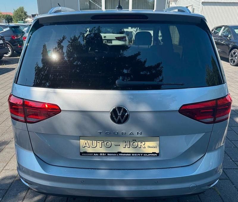 Gebraucht VW Touran Move 150 PS (110 kW) 2024 Silber Van / Kleinbus