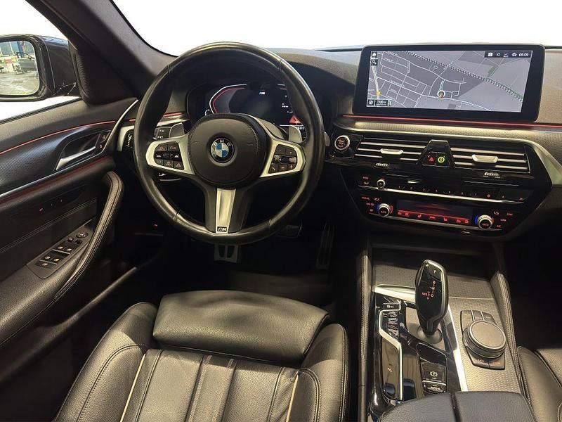Gebraucht BMW 530 M Sport 252 PS (185 kW) 2021 Sophistograu brillant metalli Kombi