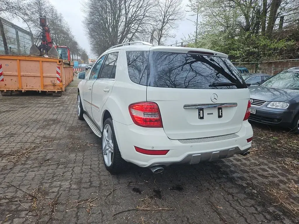 Gebraucht Mercedes ML350 Edition 231 PS (169 kW) 2011 Weiß SUV