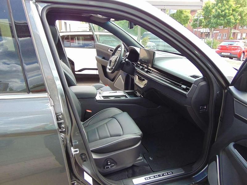 Neu KGM Torres 163 PS (119 kW) 2025 Iron metal SUV