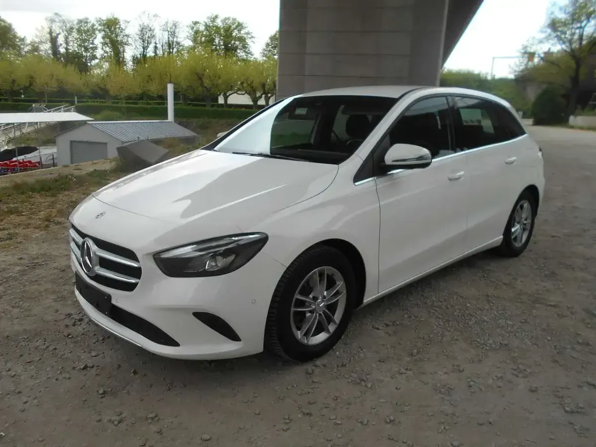 Gebraucht Mercedes B180 136 PS (100 kW) 2019 Polarweiss  unilack Kleinwagen