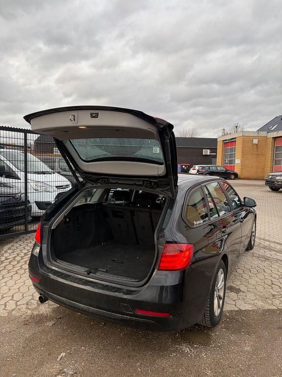 Gebraucht BMW 320 184 PS (135 kW) 2015 Schwarz Kombi