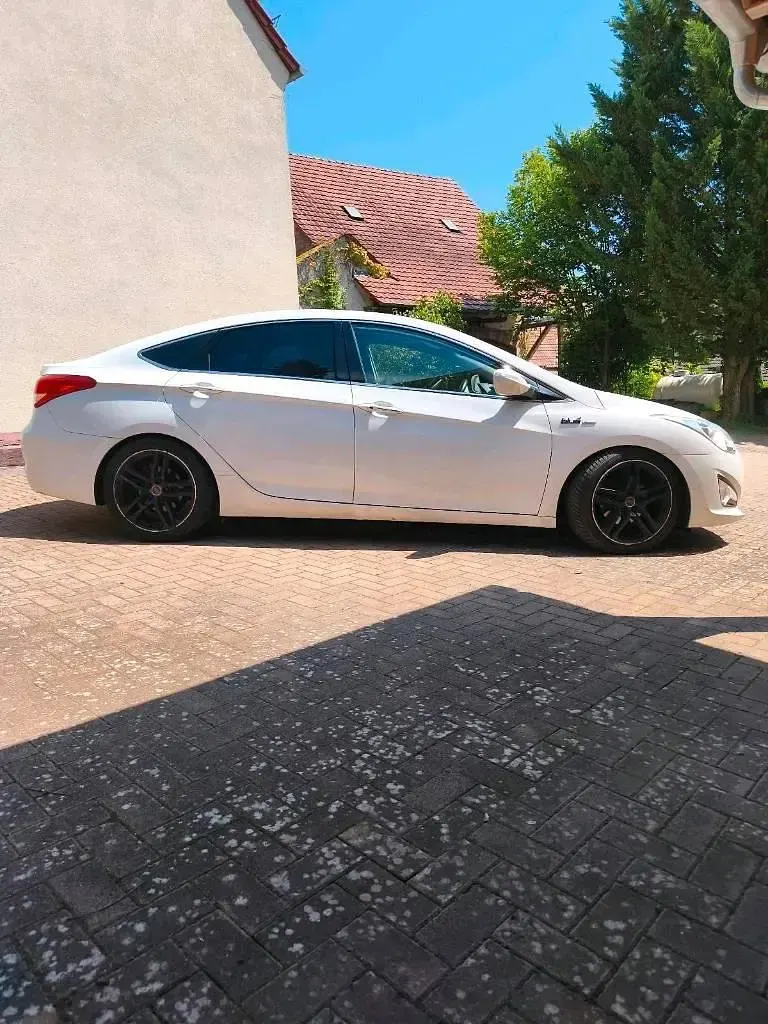 Gebraucht Hyundai i40 116 PS (85 kW) 2014 Weiß Limousine