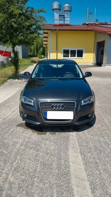 Grau Gebraucht 2010 Audi A3 Sportback Ambition Limousine | 8.500 € (Fairer Preis) - Bild 1/4