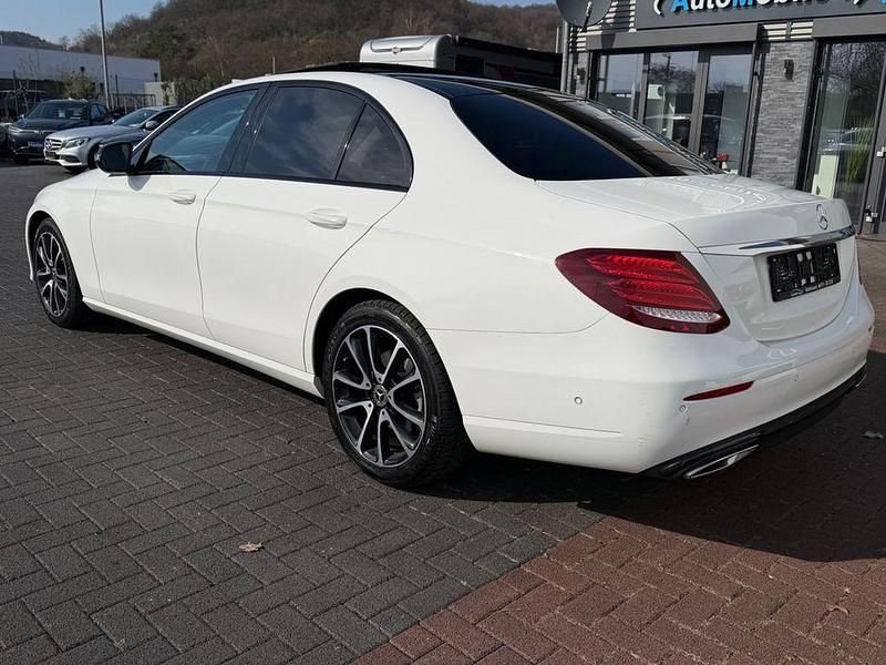 Gebraucht Mercedes E220 194 PS (142 kW) 2017 Weiß Limousine