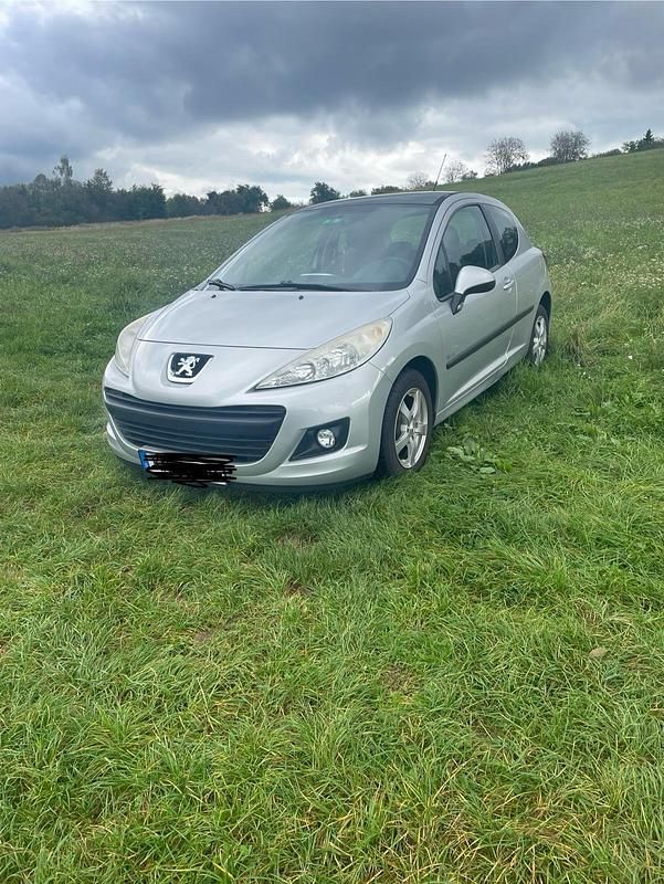 Silber Gebraucht 2010 Peugeot 207 Kleinwagen | 2.800 € - Bild 1/4