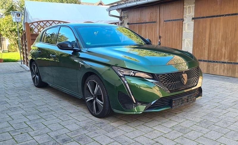 Grün Gebraucht 2022 Peugeot 308 GT Limousine | 20.700 € (Etwas zu teuer) - Bild 1/4