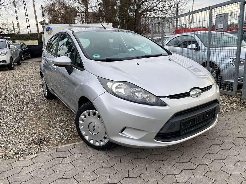 Gebraucht Ford Fiesta Trend 82 PS (60 kW) 2009 Polarsilber metallic Kleinwagen