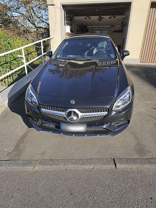 Gebraucht Mercedes SLC200 AMG line 185 PS (136 kW) 2018 Schwarz Cabrio