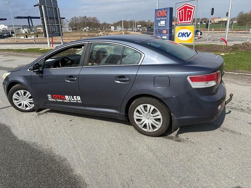 Gebraucht Toyota Avensis Basis 126 PS (92 kW) 2009 Blau Limousine