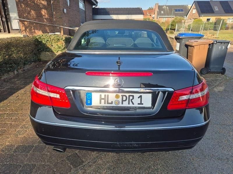 Gebraucht Mercedes E200 Elegance 184 PS (135 kW) 2012 Schwarz Cabrio