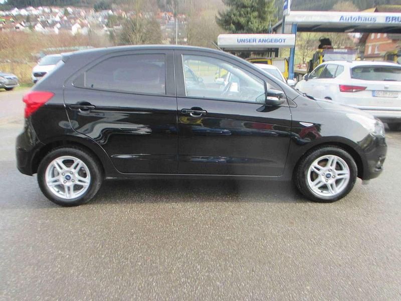 Gebraucht Ford Ka 86 PS (63 kW) 2017 Tuxedo black (metallic) Kleinwagen