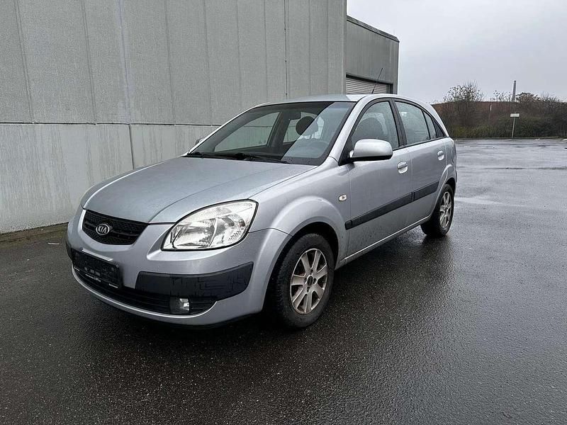 Gebraucht Kia Rio EX 97 PS (71 kW) 2006 Diamantsilber Limousine