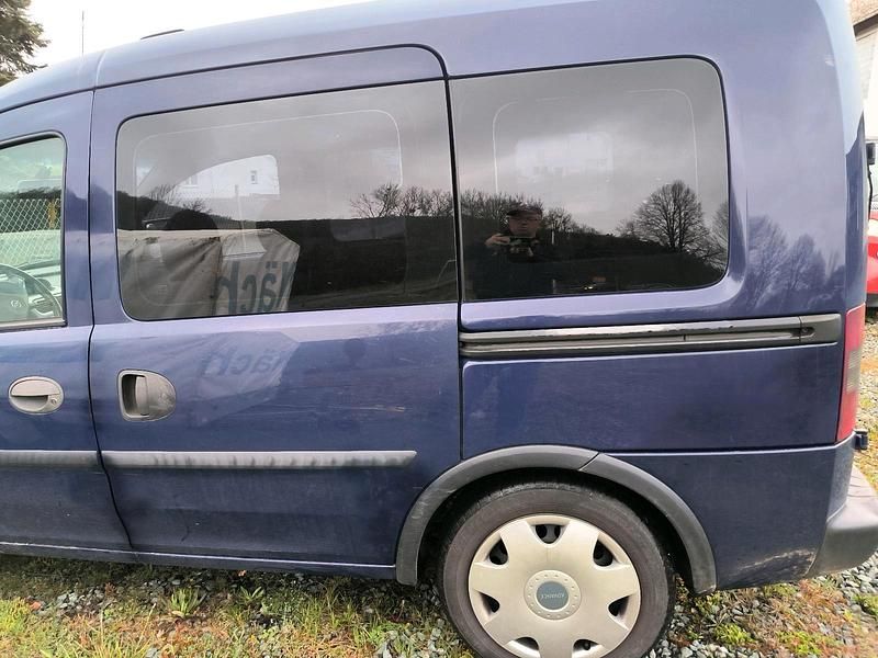 Używany Opel Combo 101 KM (74 kW) 2010 Niebieski Minivan