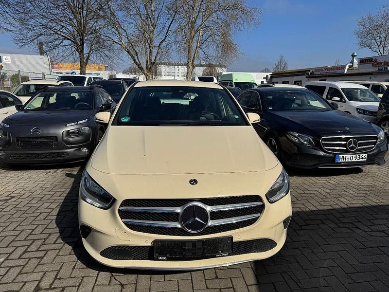 Gebraucht Mercedes B200 150 PS (110 kW) 2019 Beige Van / Kleinbus